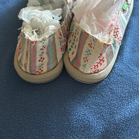 BNWOB SANUK - Picture 4 of 6